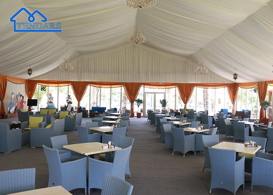 Blanc personnalisé, n'importe quelle couleur est disponible, décoration de luxe Tente de mariage en aluminium avec tables et chaises
