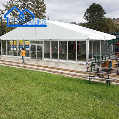 Tentes de soirée à ancrage lourd cadre en aluminium structure de canopée résistante aux UV pour les célébrations sur pelouse