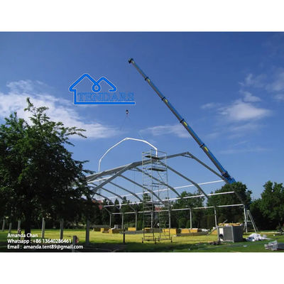 Tente polygonale à canopée pour le terrain de basket-ball Événement sportif Tente polygonale à toit blanc