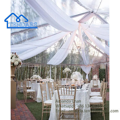 Tentes de soirée en aluminium sur mesure avec un toit transparent et une terrasse extérieure